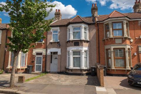 Property for auction in Essex