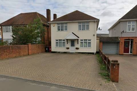 Property for auction in bERKSHIRE