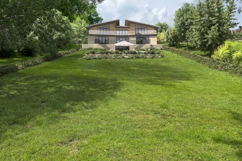 Property for auction in Warwickshire
