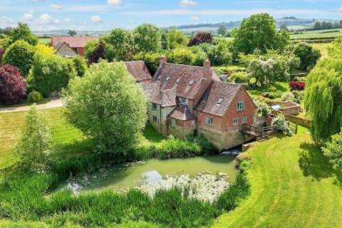 Property for auction in Warwickshire