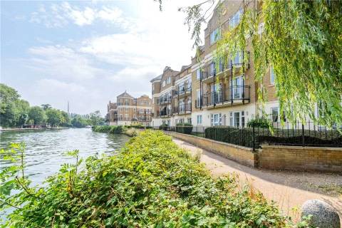 Property for auction in Berkshire
